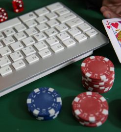 From Curious to Hooked Online Casinos Draw Gamblers with Fun Play Experiences